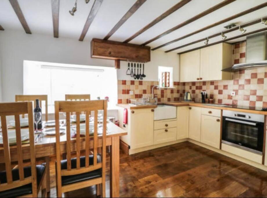 Church Gate Cottage - Bridestowe 외부 사진
