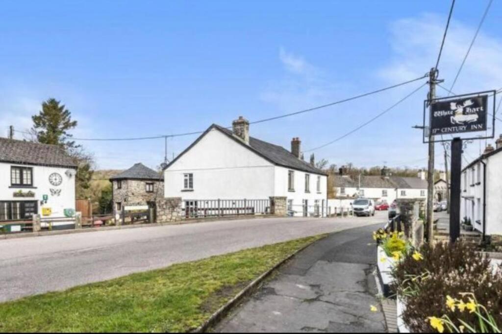 Church Gate Cottage - Bridestowe 외부 사진