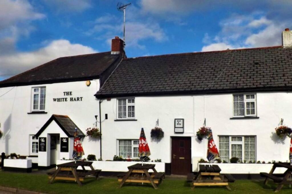 Church Gate Cottage - Bridestowe 외부 사진